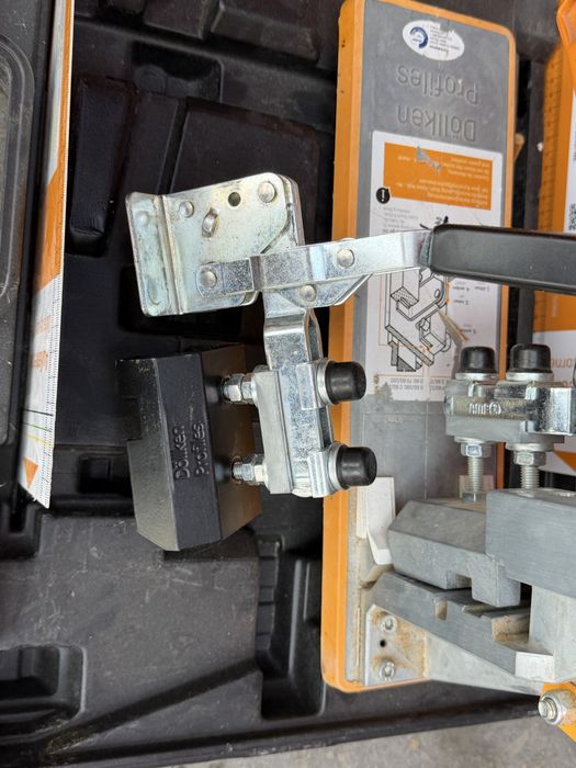 Dollken  ghilotina plinta