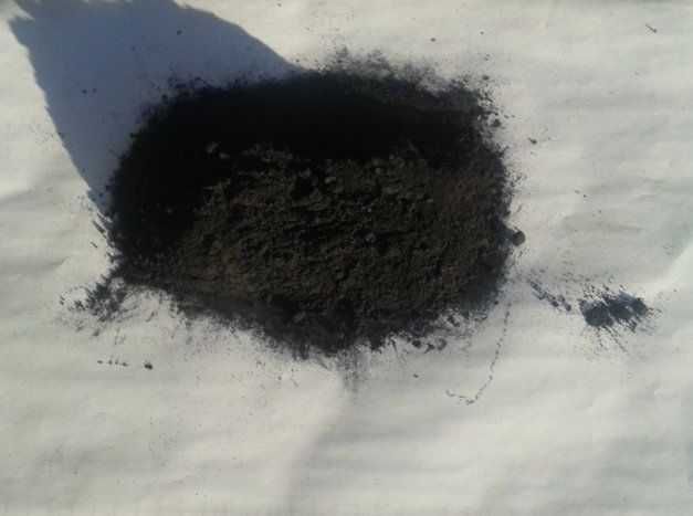 Графит на прах. Черен и сребрист.