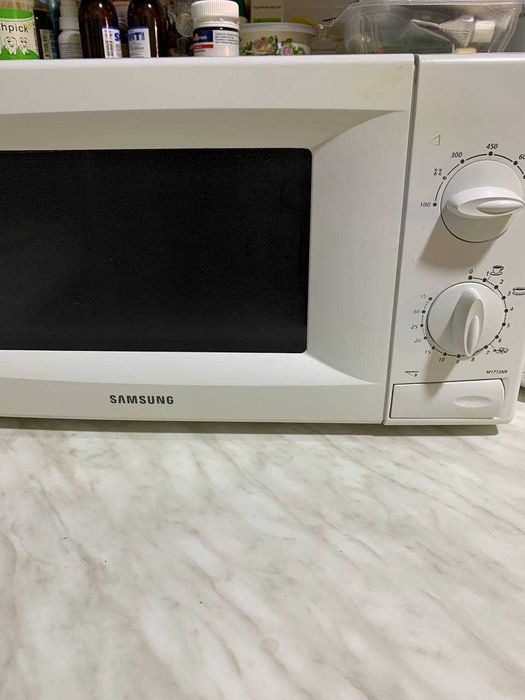 Микроволновая печь Samsung в хорошем состоянии