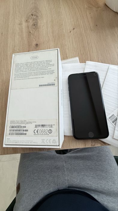 Iphone 11. - 64GB черен