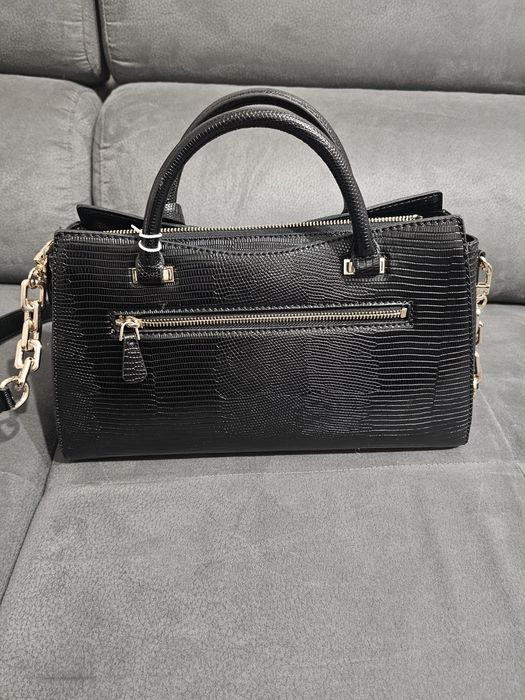 Нова чанта GUESS