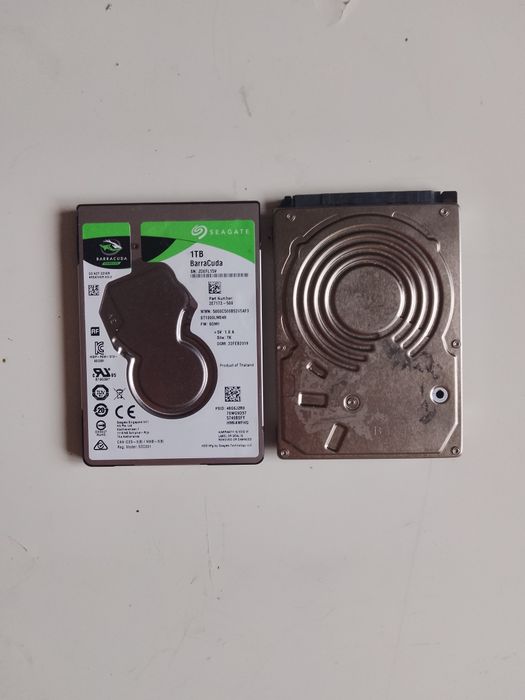 Vând două HDD-uri perfect funcționale cu Windows 10 intalat