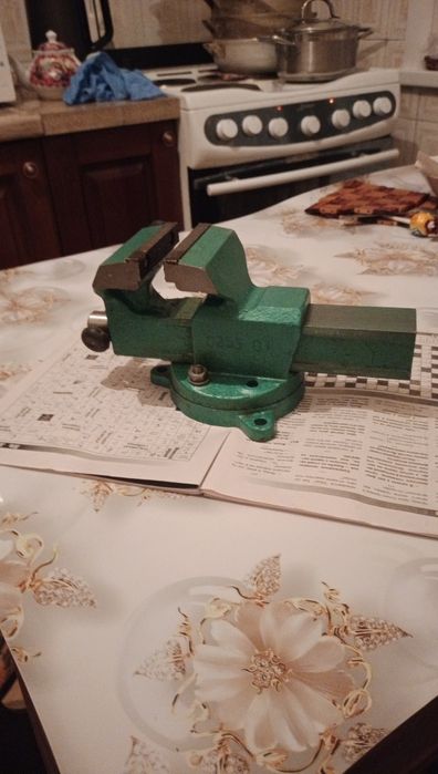 Тиски слесарные ТСС-80