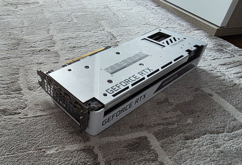 Nvidia RTX 3070 ALBĂ Gigabyte Vision OC