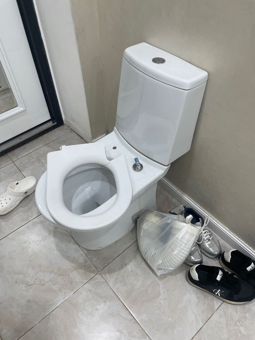 Унитаз.          .