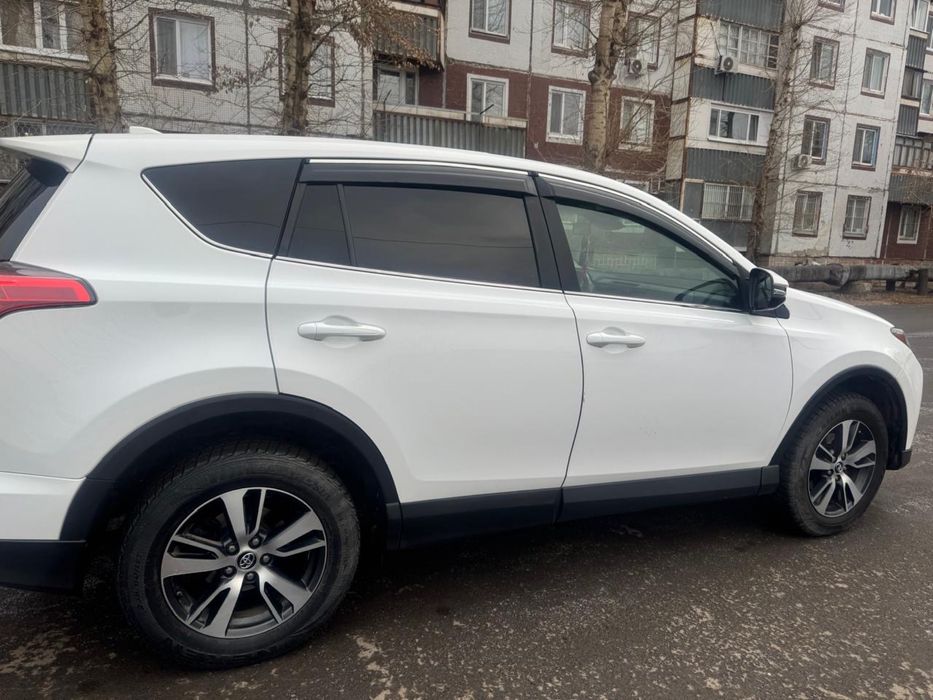Продам машину Rav 4
