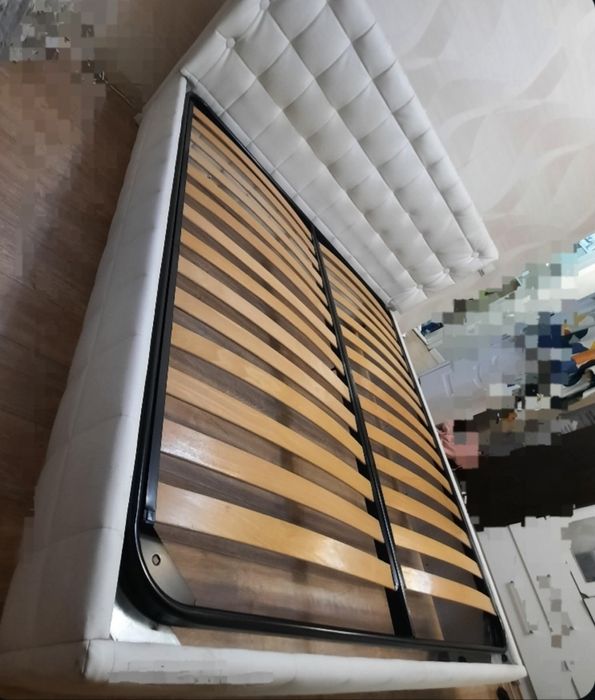 Двуспальная кровать