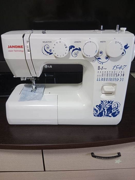 Швейная машина Janome 1547