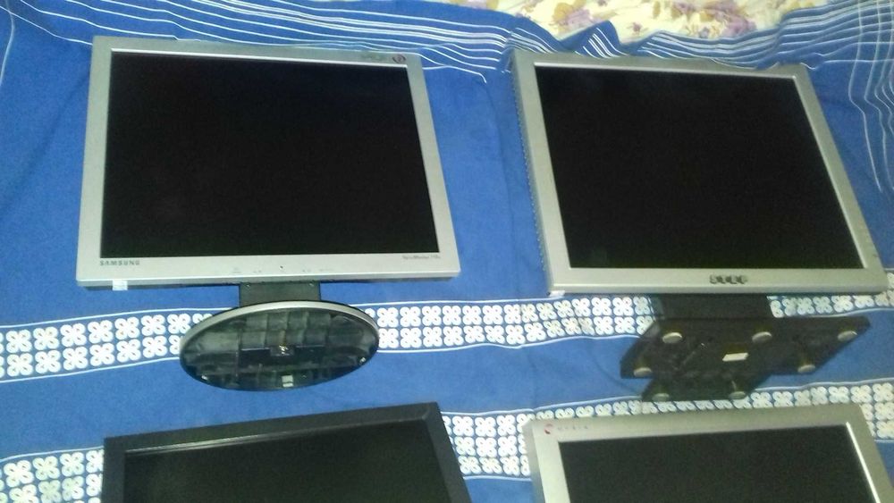 Monitoare LCD Dell 15",MYRIA 19"-la 220V;STEP 19"-la 12V,XEROX-17"220V