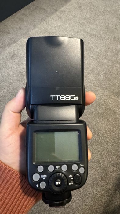 Nikon D7100 (10.000 sh)+ obiective + blitz + accesorii – stare f bună