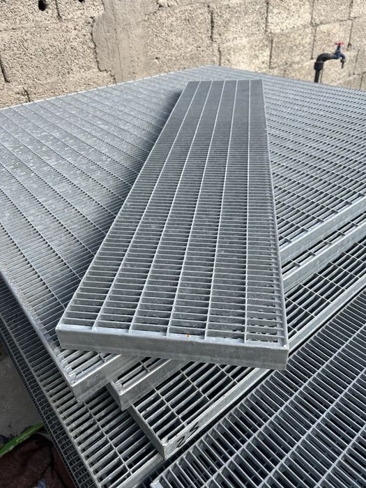 Trepte zincate galvanizate