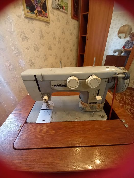 Швейная машинка Чайка