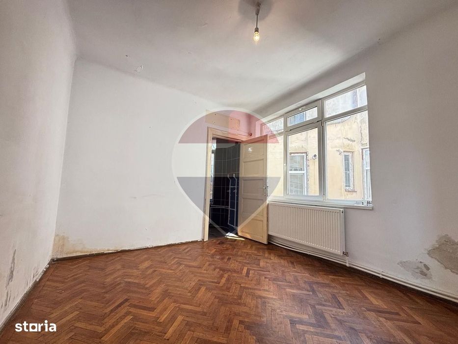 Centrul Istoric București - 3 camere, balcon, 2 boxe, clădire Art Deco