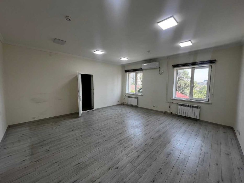 Сдаются офисы в БИЗНЕС-ЦЕНТРЕ на Шота Руставели|  415 и 550 м² (55)