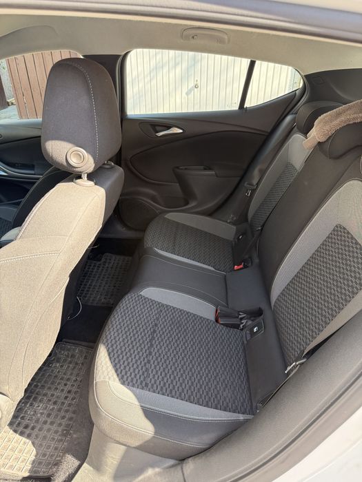 Opel Astra 1.5 diesel, an 2021