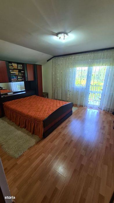 Casă de vânzare în Curtea de Argeș.