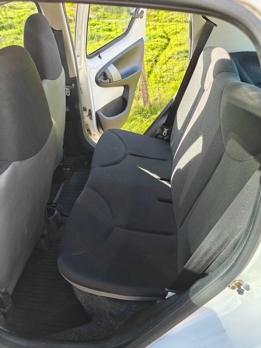 Toyota Aygo berlina 5 uși an 2012