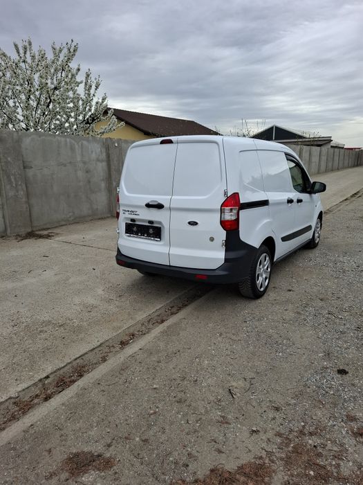 Ford transit courier 2020