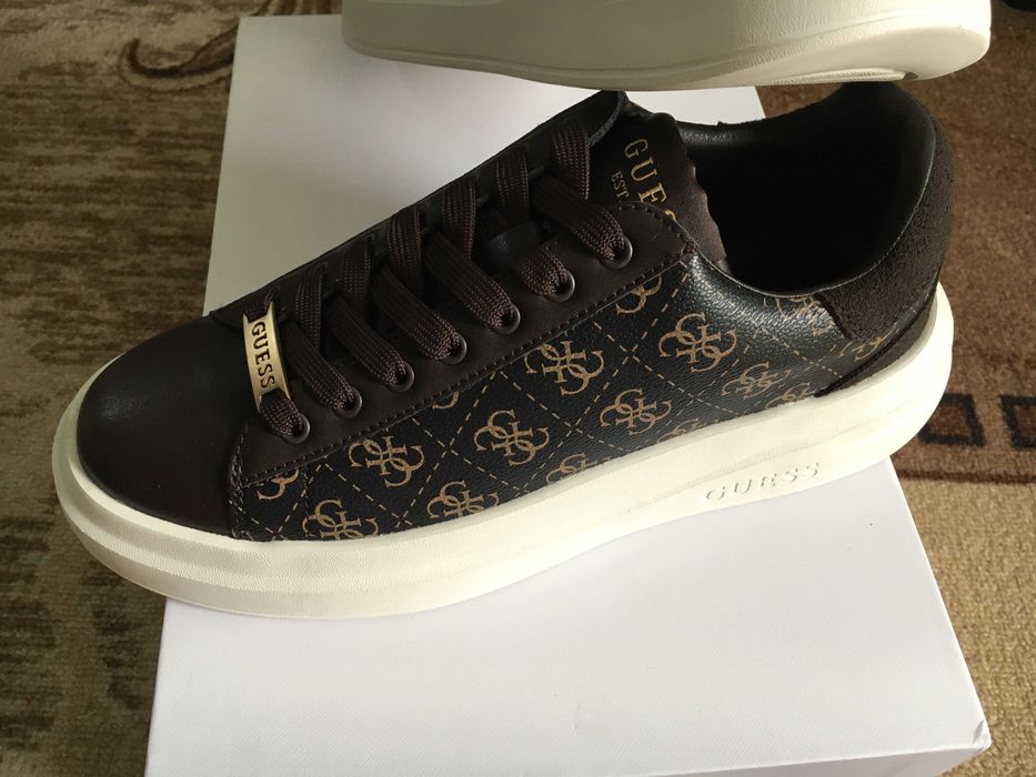 Мъжки спортни обувки - GUESS