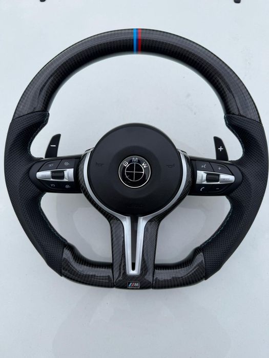 Vand volan BMW din  carbon + piele perforata cu padele si comenzi M performance  complet