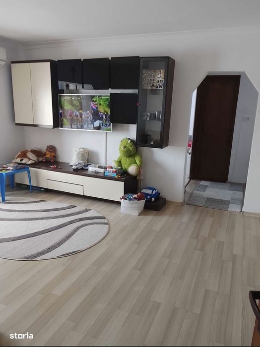 Apartament cu 3 camere, 67 mp, et. 3 din 4, St. Fagarasului , Micro 16