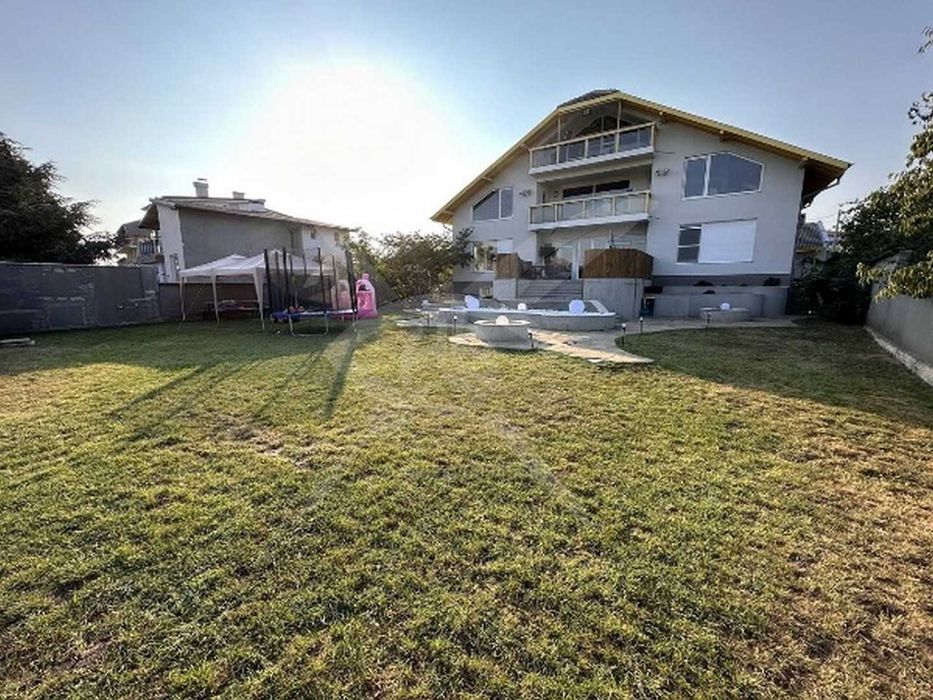 Продава се Къща в Варна, м-т Траката - 909 кв.м за 879 €/кв.м - Снимка #14