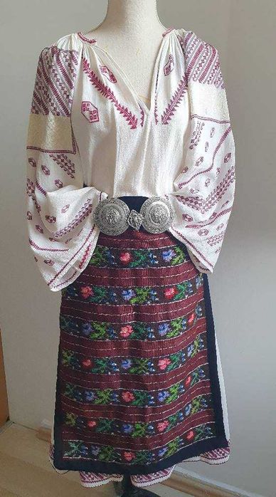 REDUCERE 20%! Costum popular (ie/camasa, poala, catrinte/fote/sorturi)