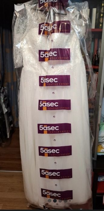 Imi vand rochia de mireasa