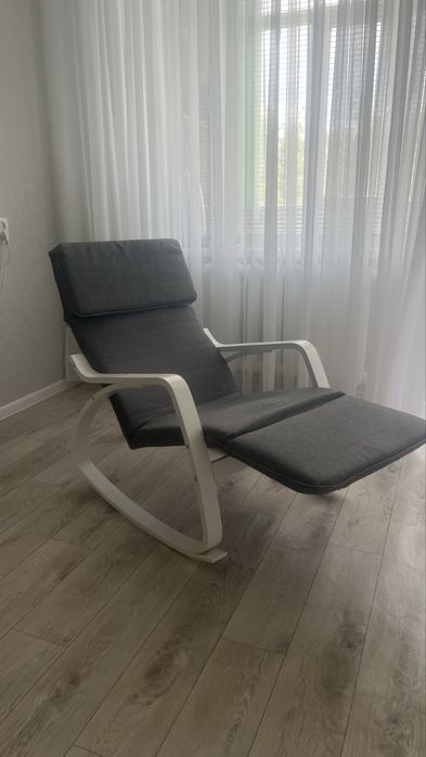 Кресло качалка с подножкой