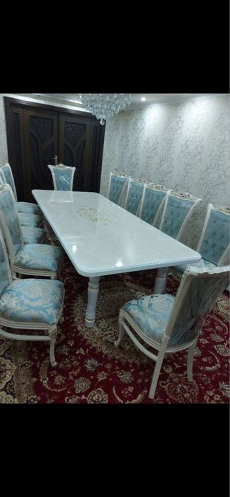 Продаю стол и стулья.12 стульев.качественный и красивый.5 миллионов500