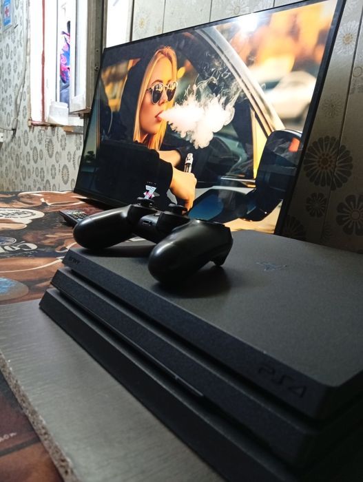 Playstation 4pro 1trabayt 19ta oʻyini bor, xolati yaxshi