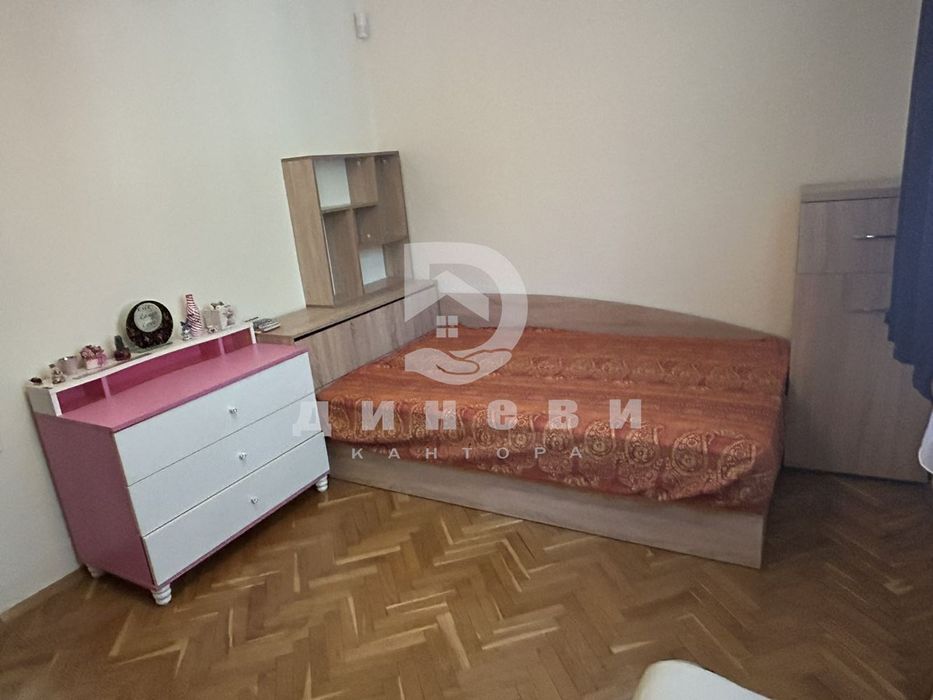 Четиристаен апартамент в центъра