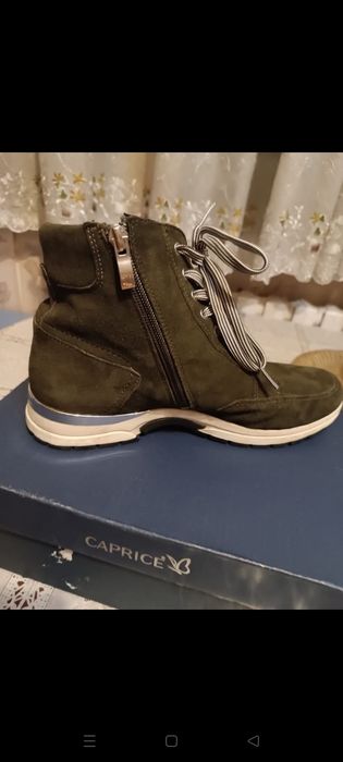 Продам женские ботинки