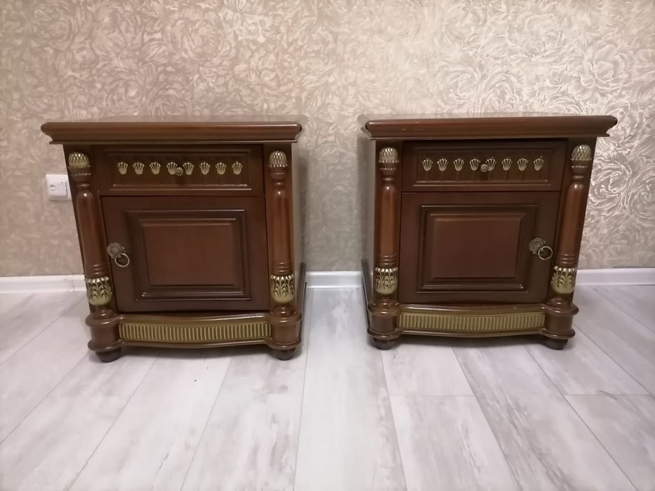 Продам шкаф тумбочками и дамским столиком