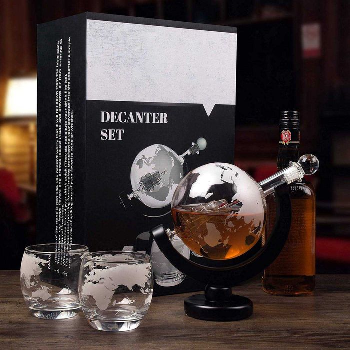 Set Premium Decantor Glob 850ml cu 2 Pahare Baza din Lemn si Accesorii