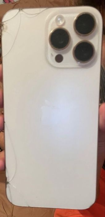 iphone 16 pro max spart pe spate, PRET FIX!