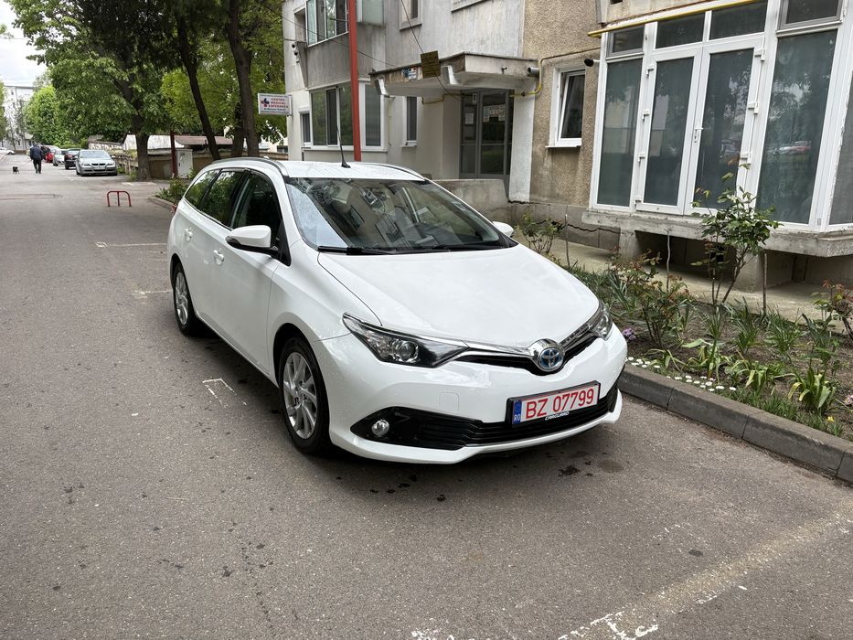 Toyota Auris 1.8 Hybrid (accept variante doar cu vulcanizare mobila )