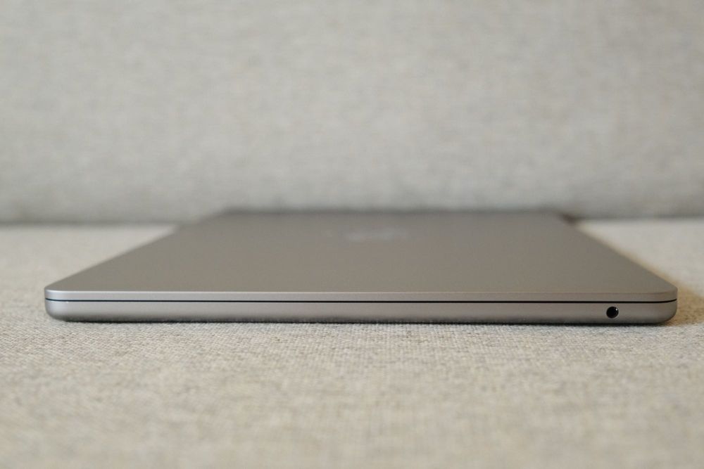 MacBook Air 13” Apple M2, 8GB RAM, 512GB SSD, Space Grey, husă REDANT