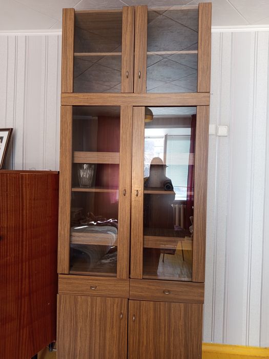 Отдам за символическую цену мебель