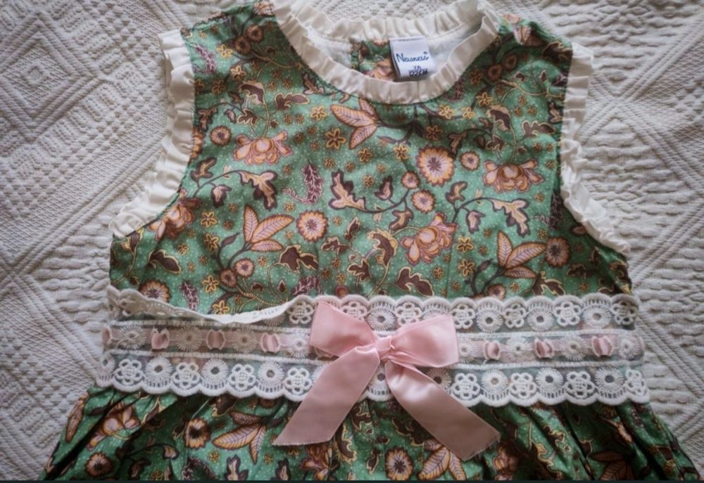 Rochie 7 ani, purtata o data