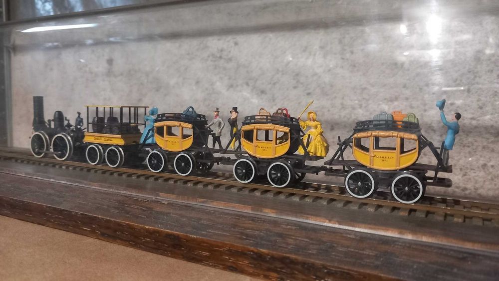 Модел на влак H2O за продажба