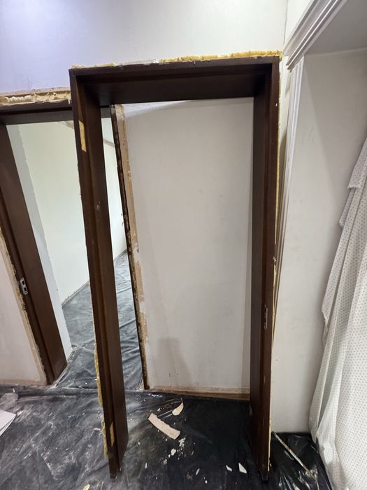 Продам 3 межкомнатные  двери
