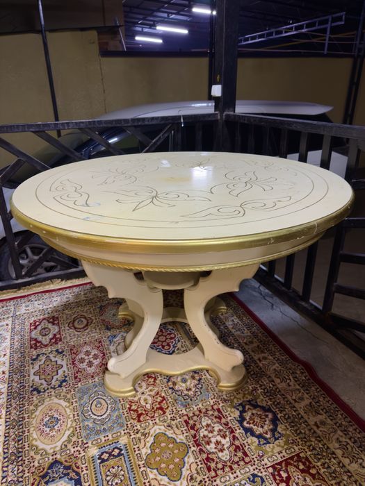 Стол хорошем состаянии