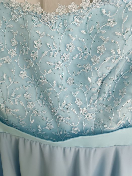 Синя официална красива рокля с паднали рамене