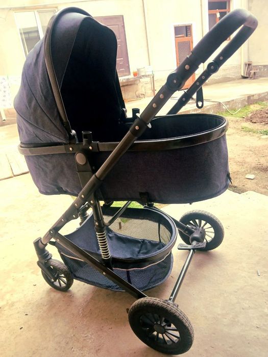 Детская коляска удобная почти новая