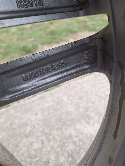 Jante aliaj 19 inch originale

Diametru inch : 17

Distanta intre prez