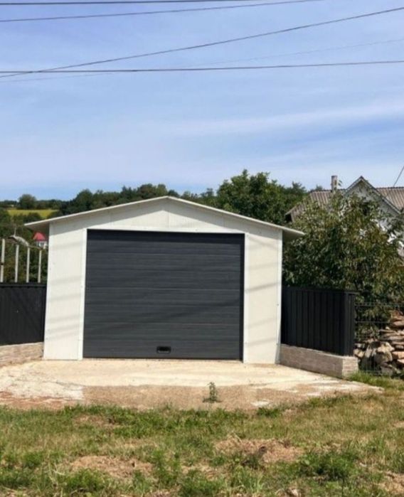 Garaje auto pe structura metalica învelite cu panouri Sandwich