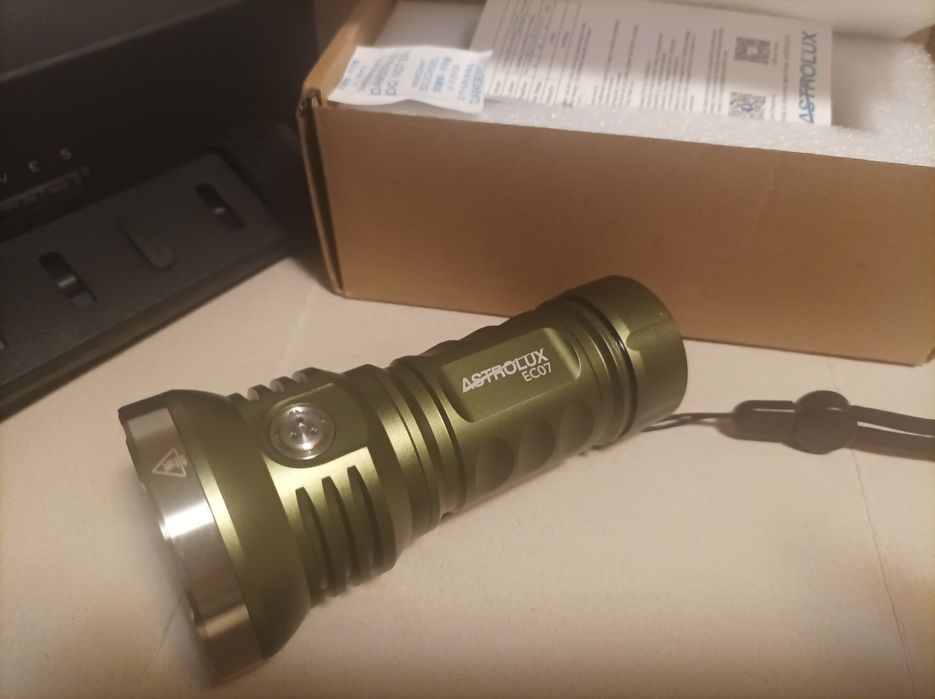 Тактическо EDC фенерче Astrolux