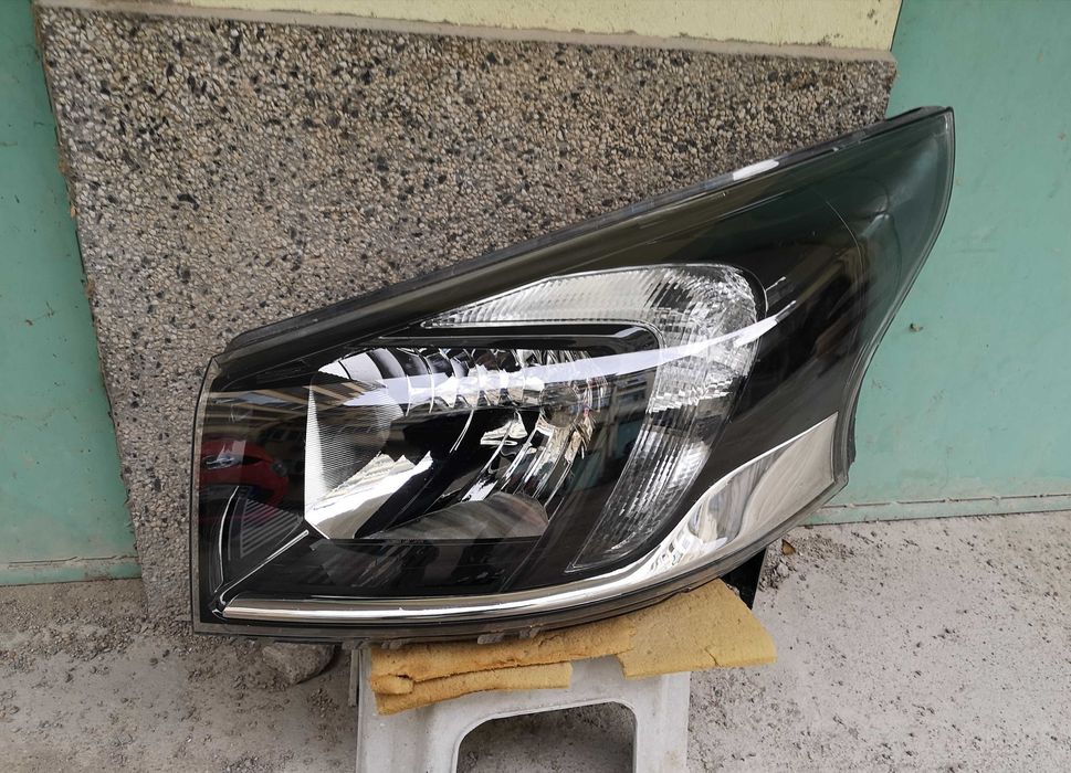 Оригинален фар Опел Виваро  Opel Vivaro