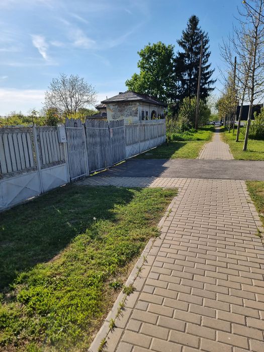 Vând casă în orașul Titu  

 Situată la strada principală Pitești București

Compartimentare:
  2 dormitoare
